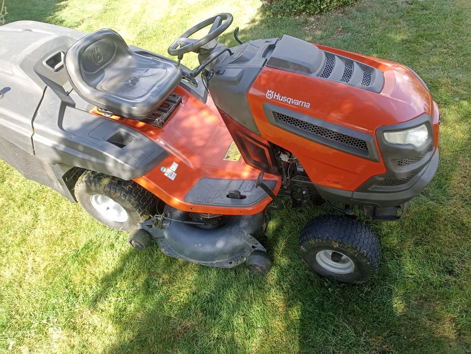 Kosiarka traktorek Husqvarna TC142 2cylindry 107cm