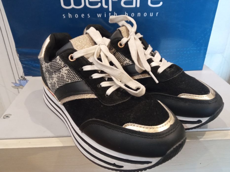 Продам женские демисезонные кроссовки  Even