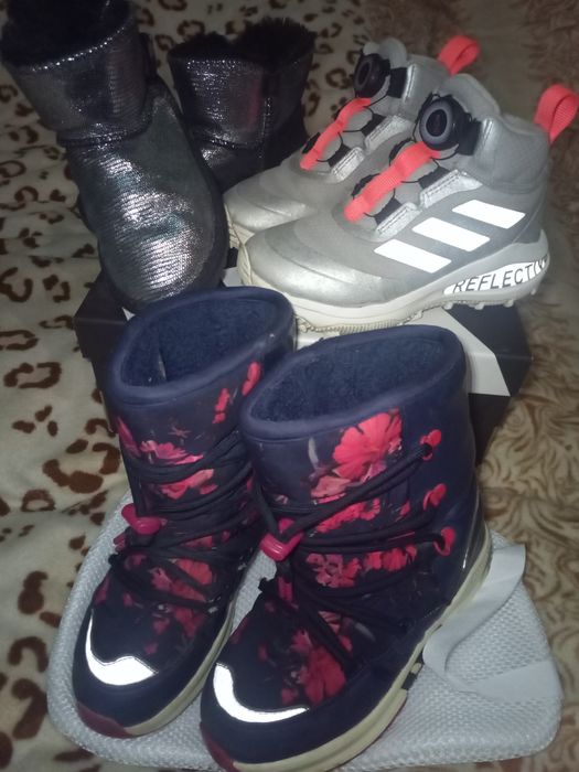 Adidas чобітки черевики уггі 31-31.5