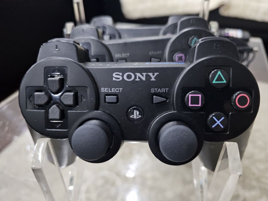 Sony PS3 250 GB com 3 comandos