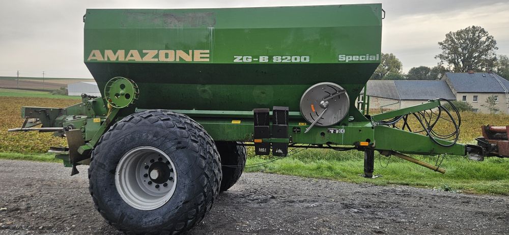Rozsiewacz wapna Amazone ZGB 8200
