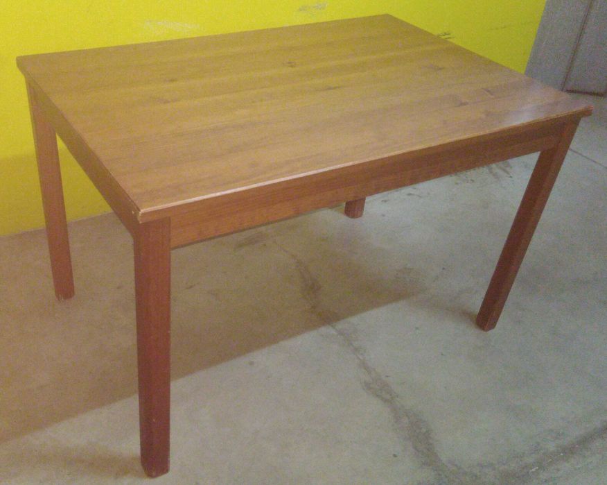 Mesa de refeições (oferta cadeiras)