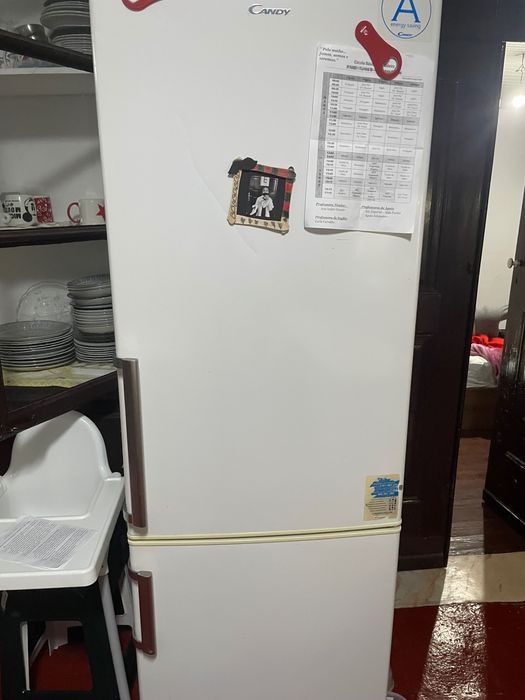 Vendo duas coisa máquina de lavar loiça e frigorífico candy combinado