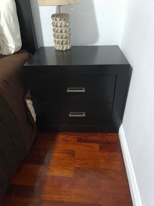 quarto solteiro em wengue completo com mesa cabeceira