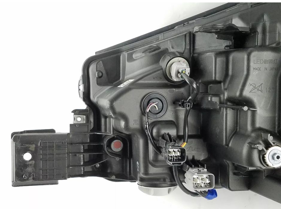 Фара права адаптивна Subaru Forester sk 2022 2023 2024 84002SJ640