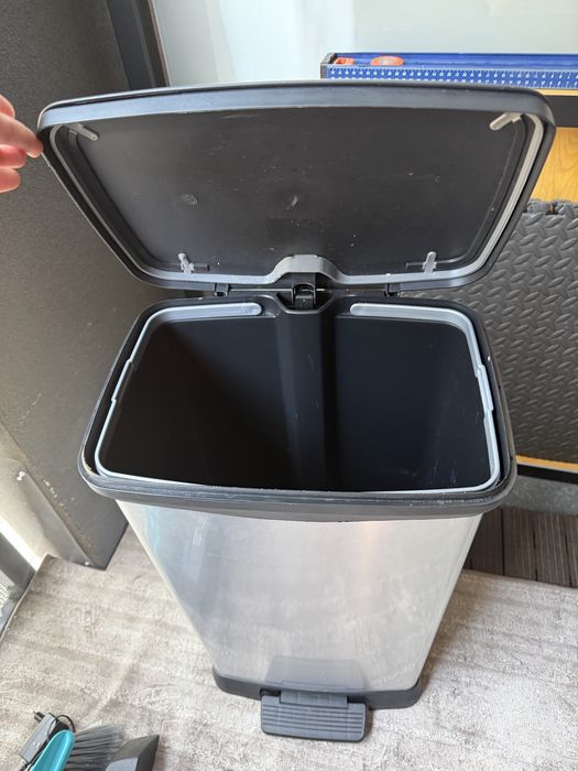 Kosz na smieci curver 50L srebrny