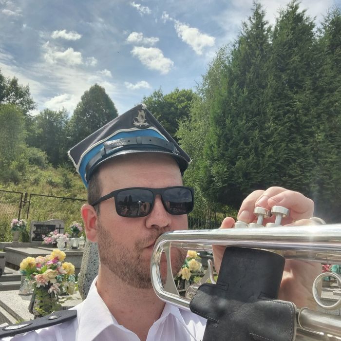 Trębacz/trąbka na pogrzeb. Cisza,Ave Maria.