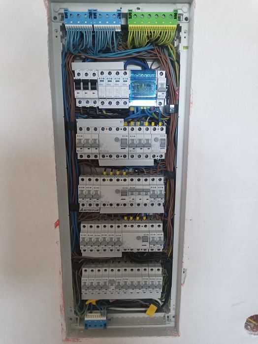 Elektryk, Instalacje elektryczne