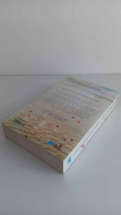 Livro A Praia  Das Pétalas De Rosa