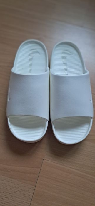 Klapki Nike białe