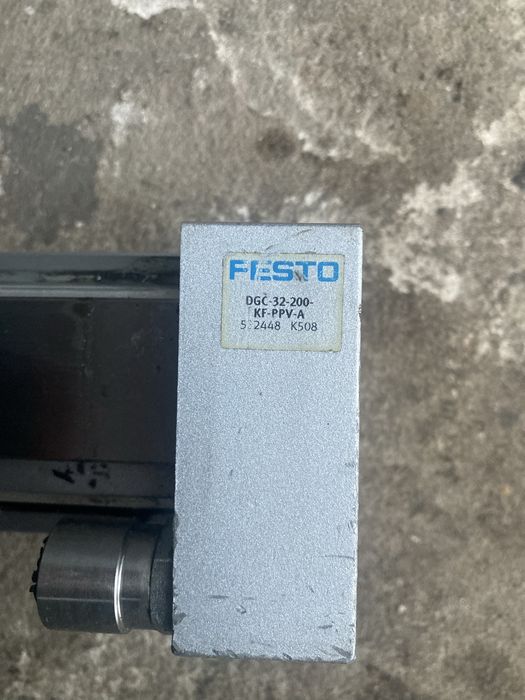 Siłownik liniowy pneumatyczny festo DGC-32-200