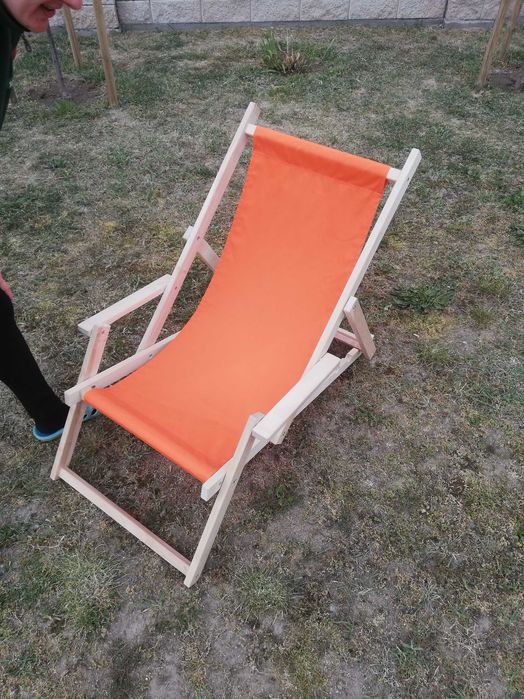 Leżak ogrodowy plażowy balkonowy drewniany z podłokietnikiem