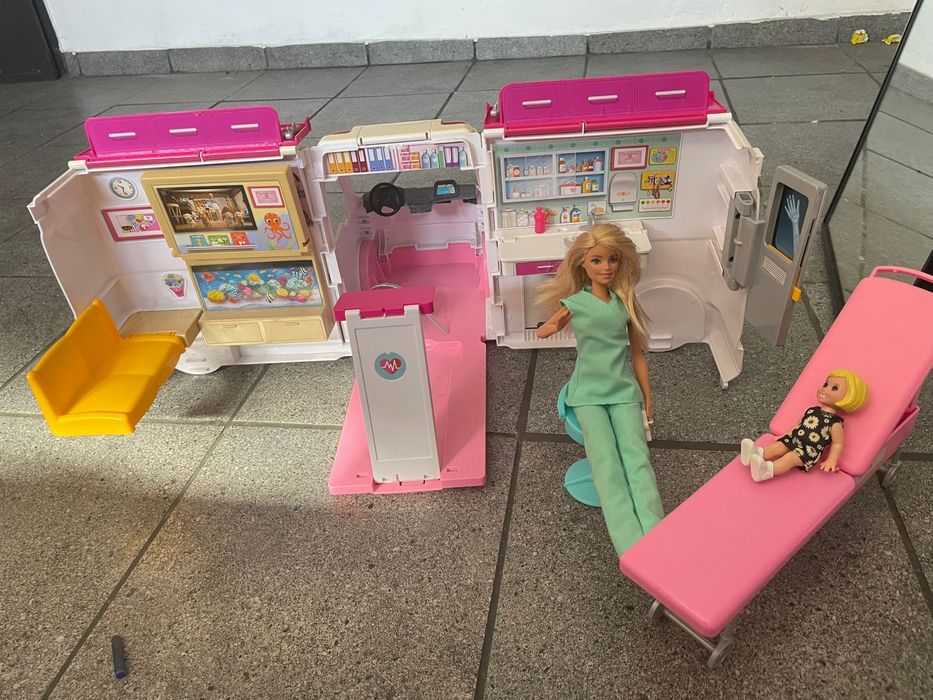 Samochód zabawkowy karetka Barbie