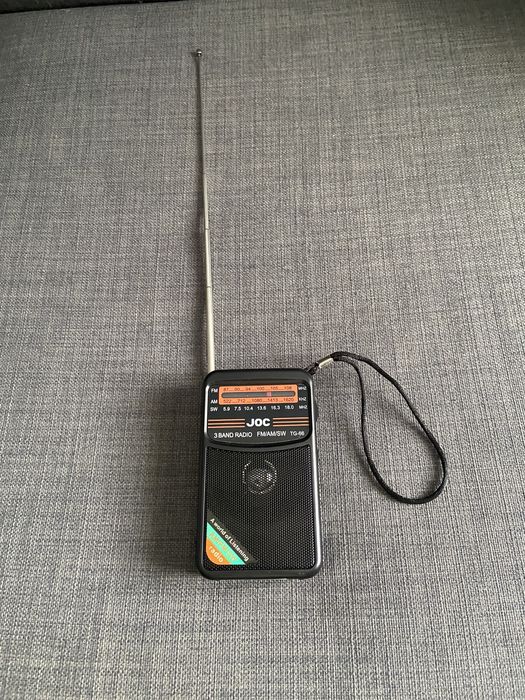 Rádio de emergência (funciona com pilha recarregável e usb)