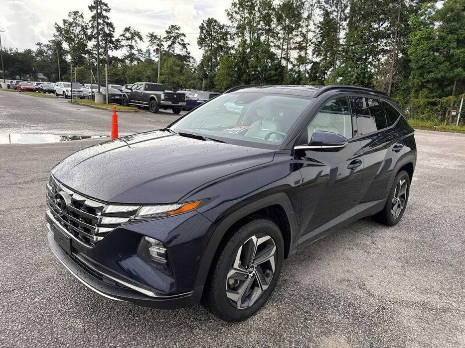 Hyundai Tucson Luxury Hybrid      2022