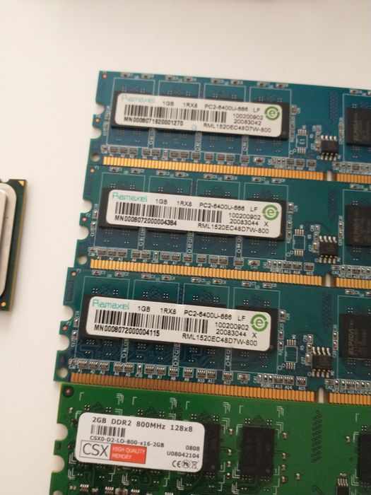 AMD Radeon HD 2400XT + 5GB Ram ddr2 800MHz + CPU Intel Core2Quad Q8200