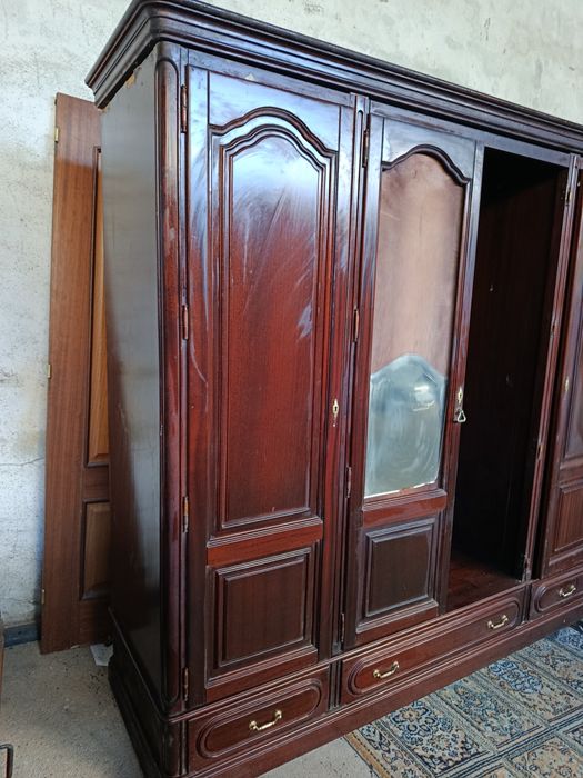 Imponente Roupeiro Vintage