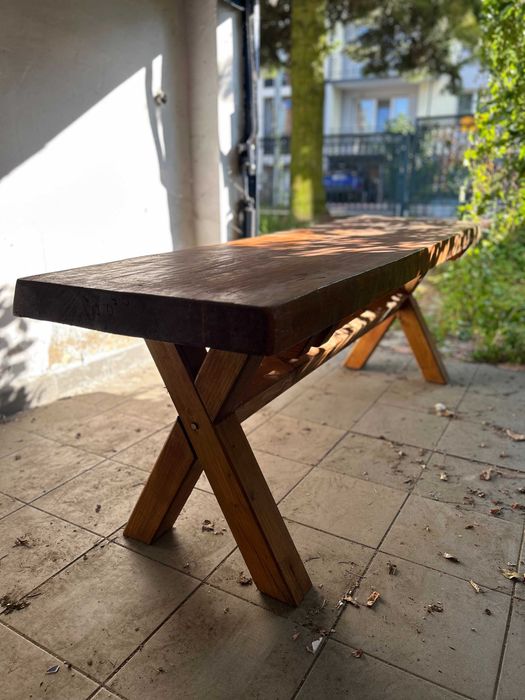 Biesiadny stół drewniany