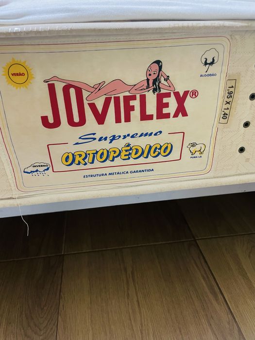 Vendo estrado com colchao ortopedico