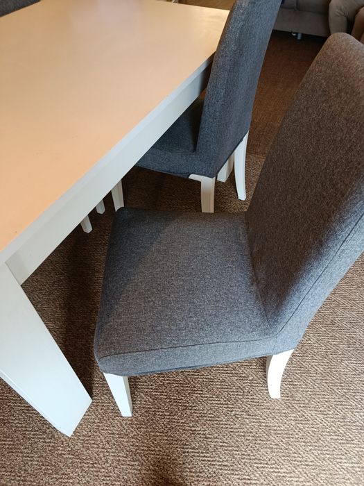 Conjunto mesa e cadeiras