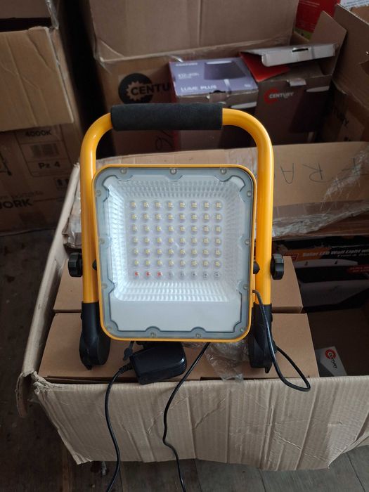 Ліхтар, лампа, прожектор акумуляторний.