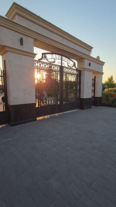 Участок в центре ЖМ Дайберг. 150 метров от парка,  коммуникации есть.