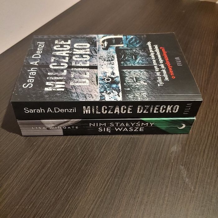 Zbiór dwóch książek.