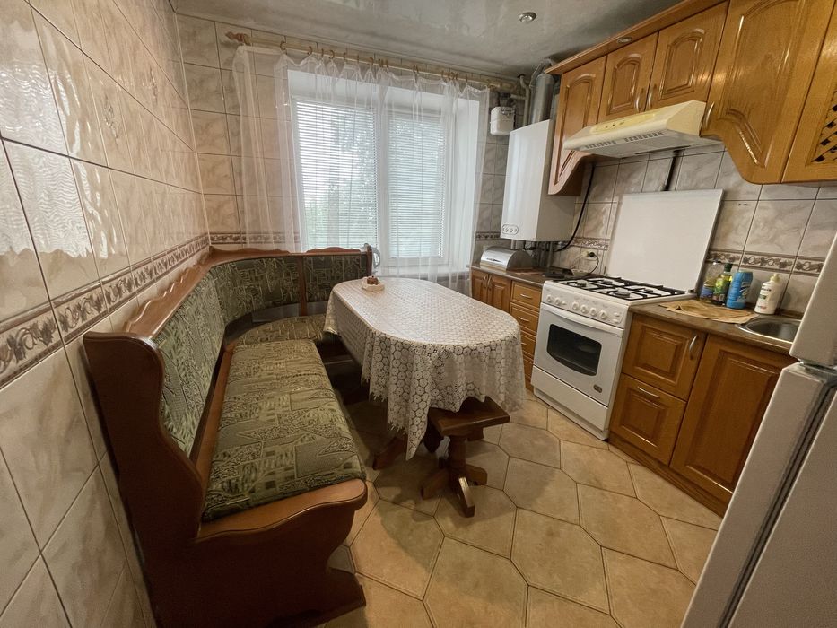 Простора сучасна квартира ! 3 поверх! Індивідуальне опалення!