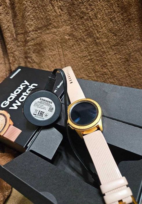 Смарт-часы Samsung Galaxy Watch 42mm Bluetooth (Gold)