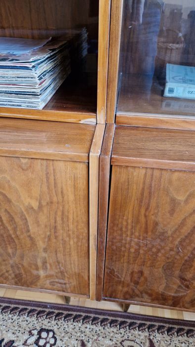 Szafka z witryną PRL