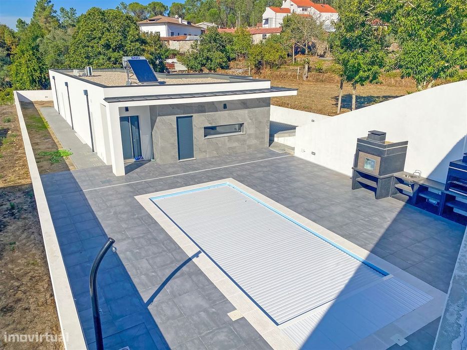 Moradia Isolada T3 à venda Moderna com Piscina aquecida e Churrasqueir