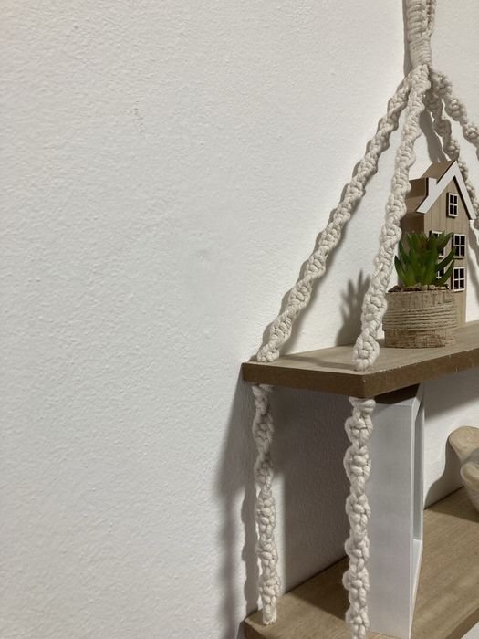 Prateleira em macramé