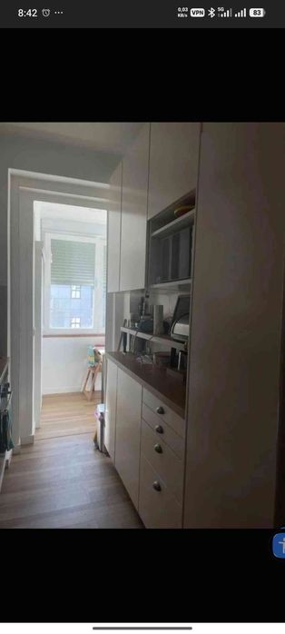 Quartos para estudante universitária, junto ao metro de Arroios, Praça do Chile. Fazemos contrato de arrendamento e emitimos fatura recibo