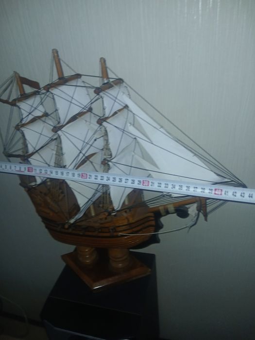 Продам модель парусника