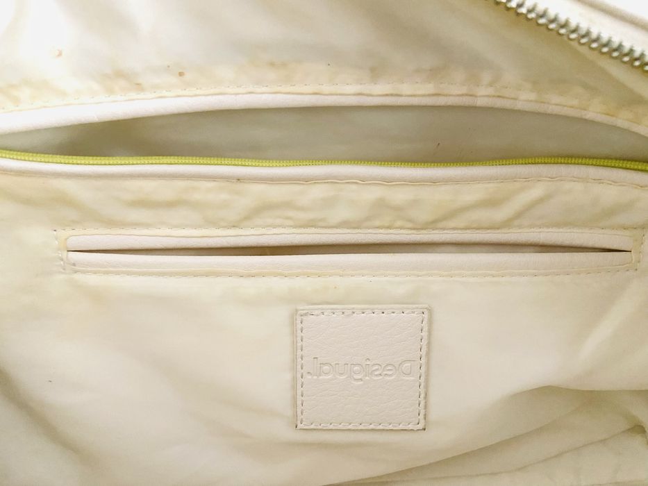 Mala branca da Desigual