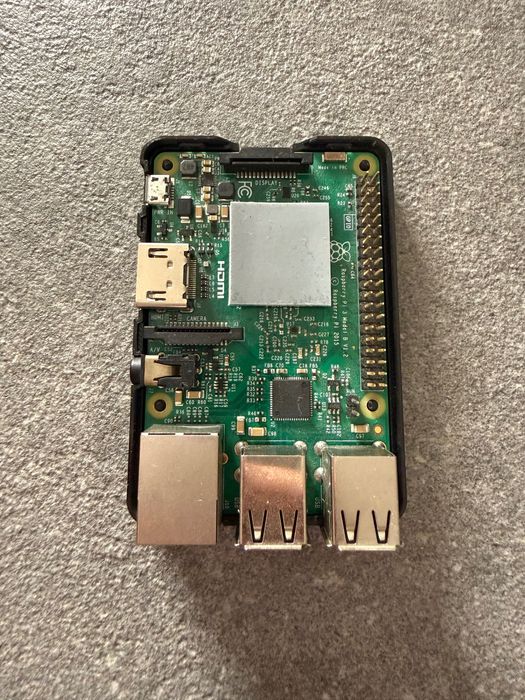 Raspberry Pi 3 Model B + Cartão 64GB