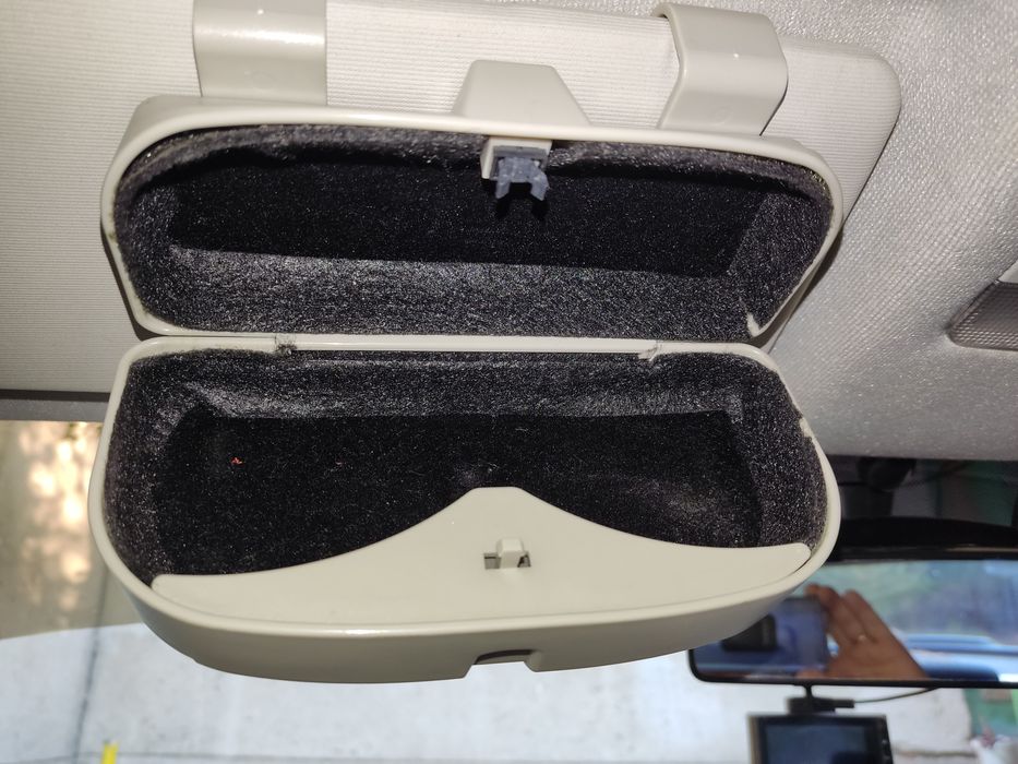 Органайзер для окулярів в авто