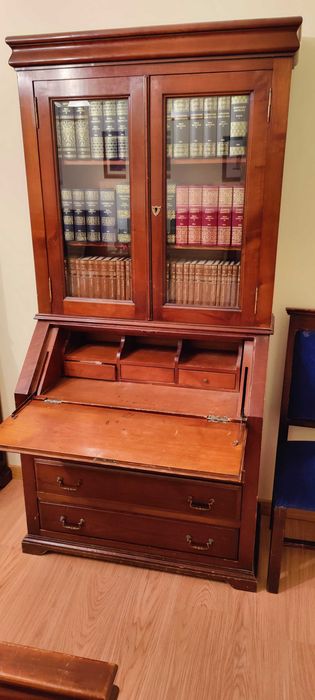 2 secretárias em cerejeira