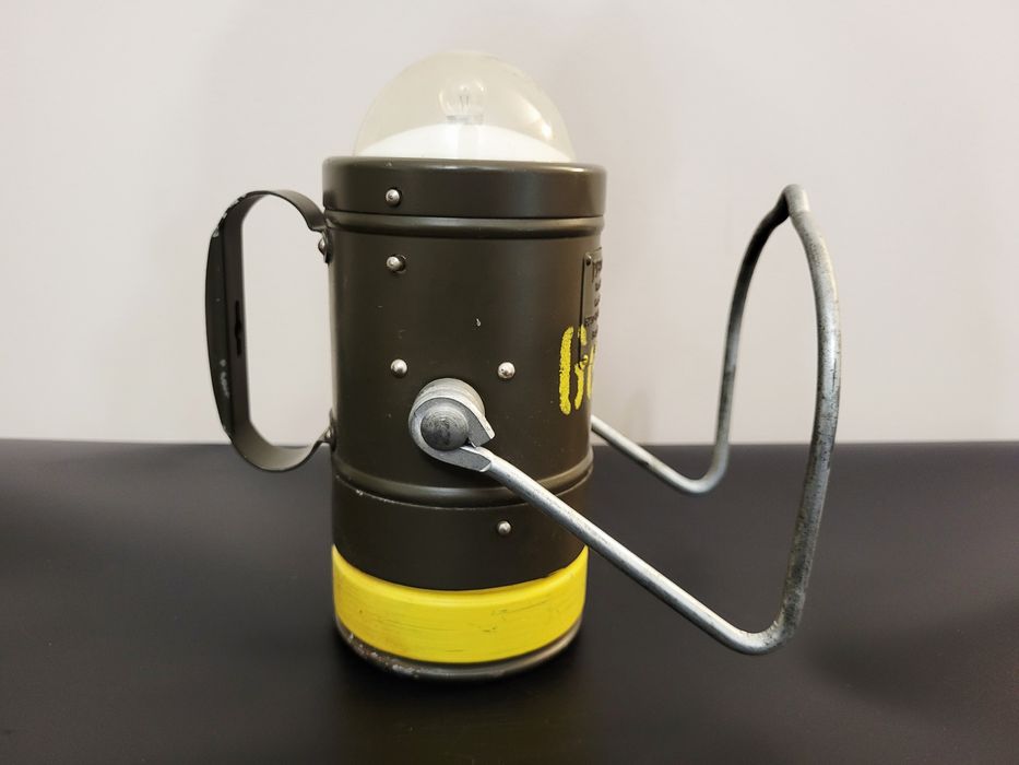 Wojskowa bunkrowa lampa Pertrix 675 z 1962 roku
