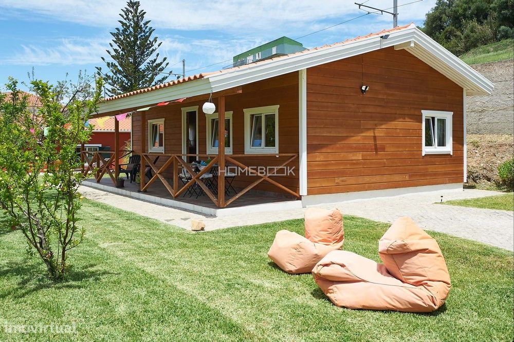 Casa com dois quartos e jardim