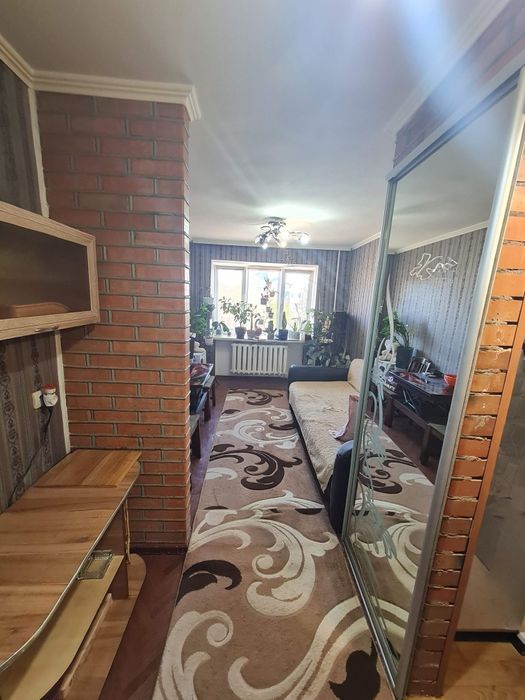 Срочно! Продаю 1 комнатную  квартиру в комуналке  3 Слободская