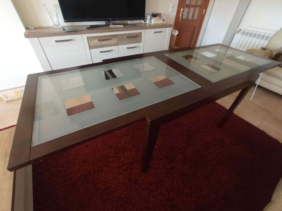 Mesa em madeira com vidro