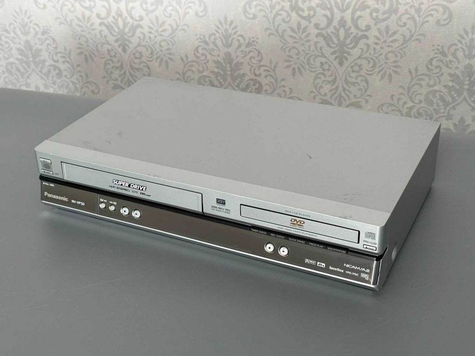 Magnetowid Combo DVD/VHS Panasonic NV-VP30 Super Drive