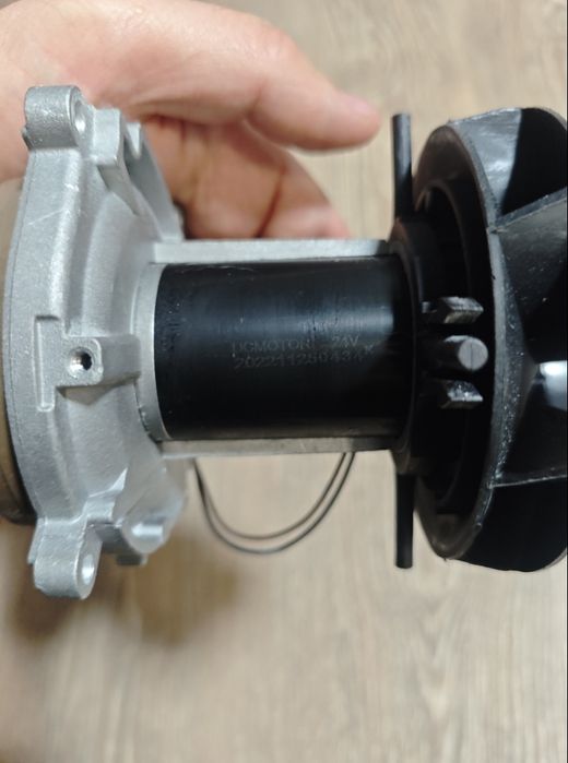 Компресор на автономку 24в 2 кв