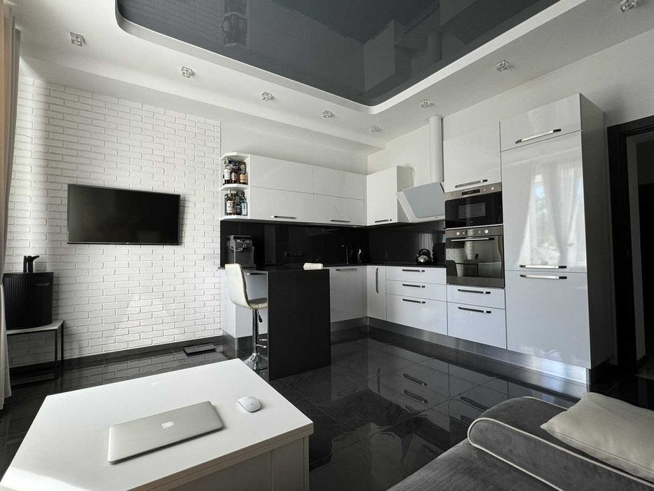 Продам просторную квартиру на первой линии от моря в г.Черноморск