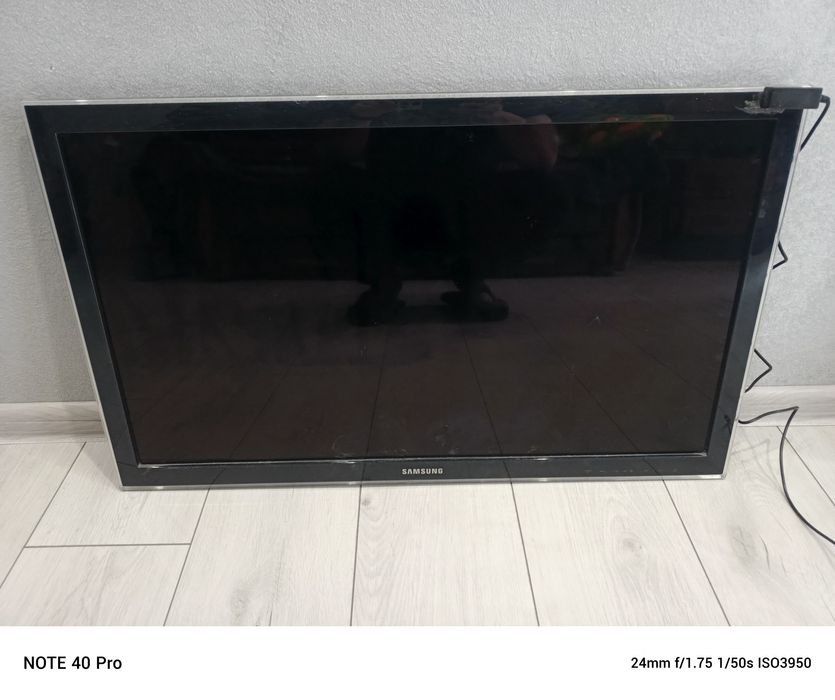 Телевизор SAMSUNG 32