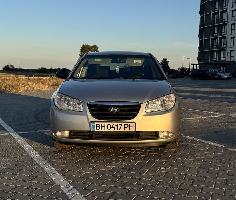 Hundai elantra 1.6 бенз Автомат