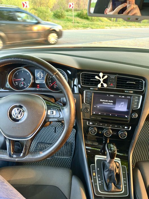 Продам Golf 7 2.0 TDI Highline Dynaudio