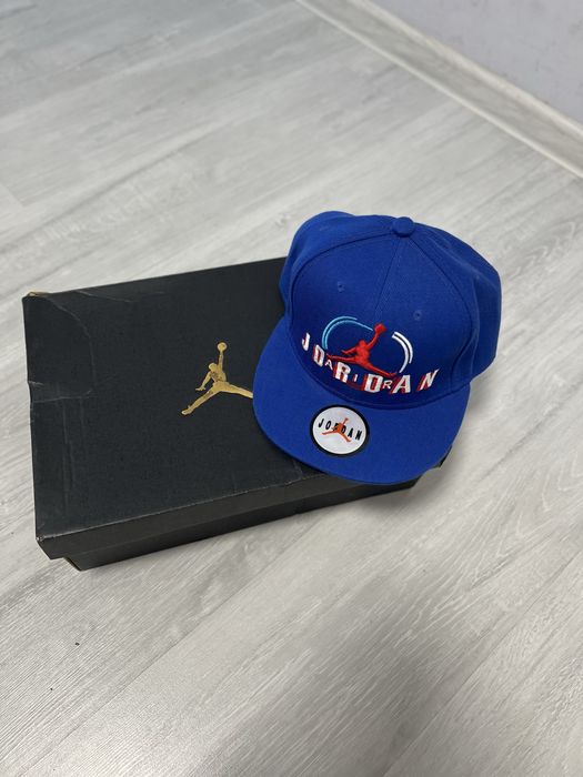 Бейболка б/у в гарному стані , люба по 300грн