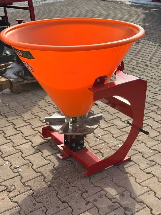 Rozsiewacz lejek różne pojemności przystawka sadownicza hydraulika